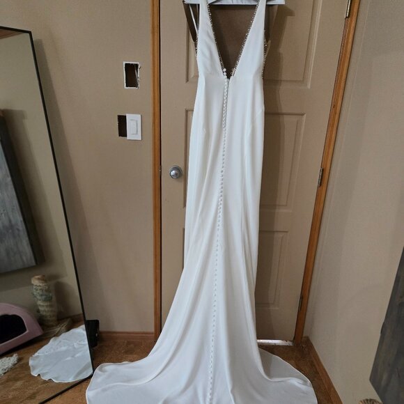Essense of Australia Wedding Dress Style D3763 - Picture 9 of 15